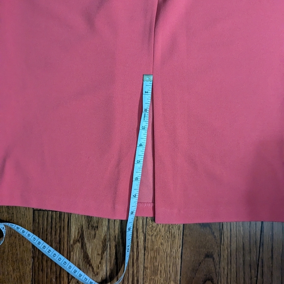 🆕 NWOT pink v-neck Donna Morgan midi length sheath with back slit - Picture 6 of 10